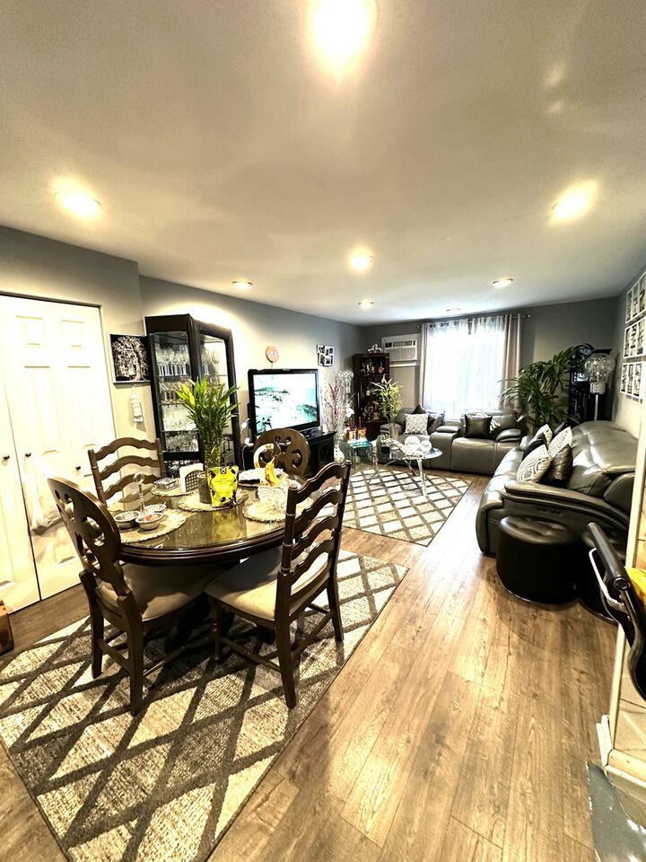 Property Photo:  105 W Elk Trail 105  IL 60188 