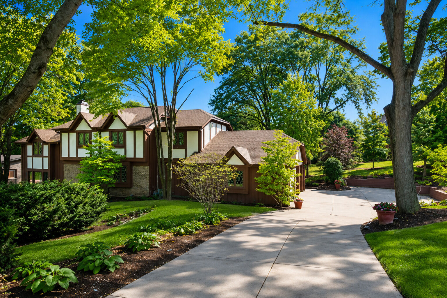 Property Photo: 1211 S Grove Avenue IL 60010