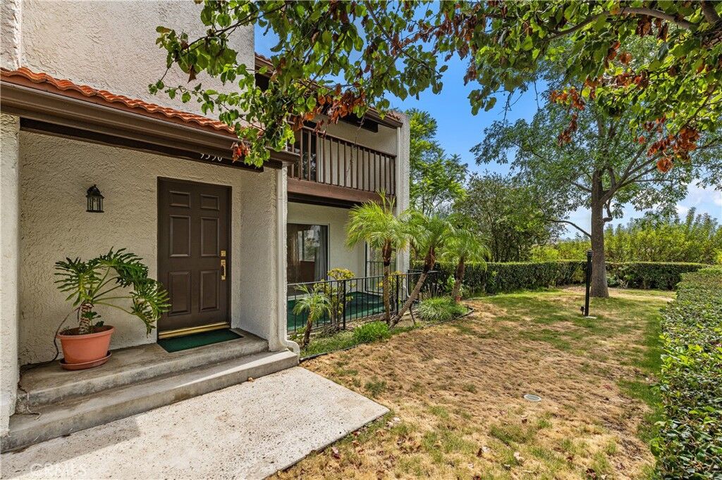 Property Photo: 9350 Via Monique CA 91504