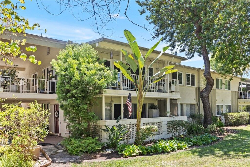 Property Photo: 82 Calle Aragon S CA 92637