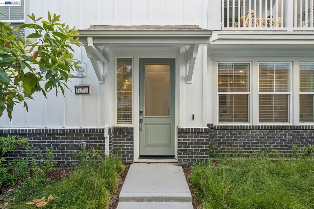 Property Photo:  37231 Sand Bar Pl  CA 94560 