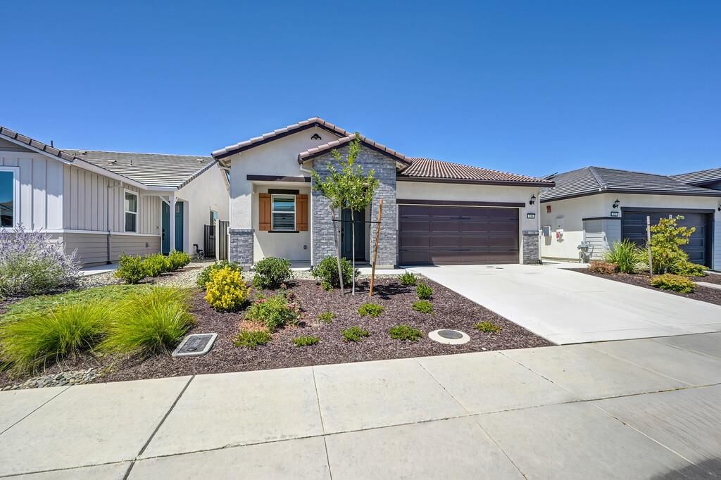 Property Photo: 330 Sunbella Street CA 95762