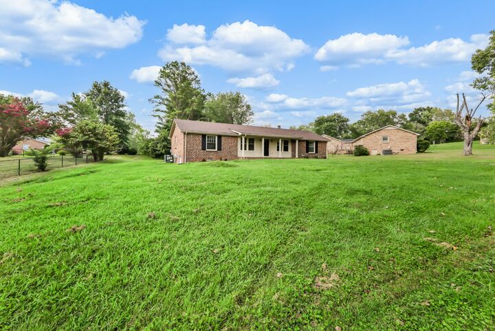 Property Photo:  803 Laurel Dr  TN 37043 
