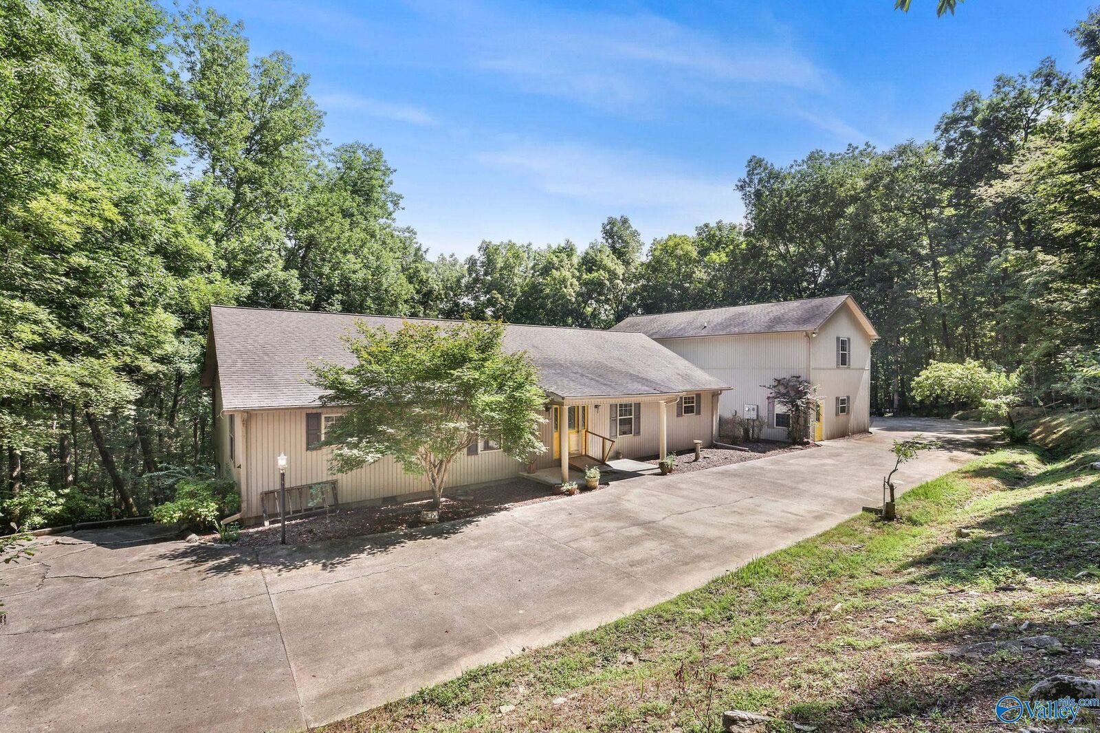 Property Photo: 475 South Green Mountain Road AL 35763