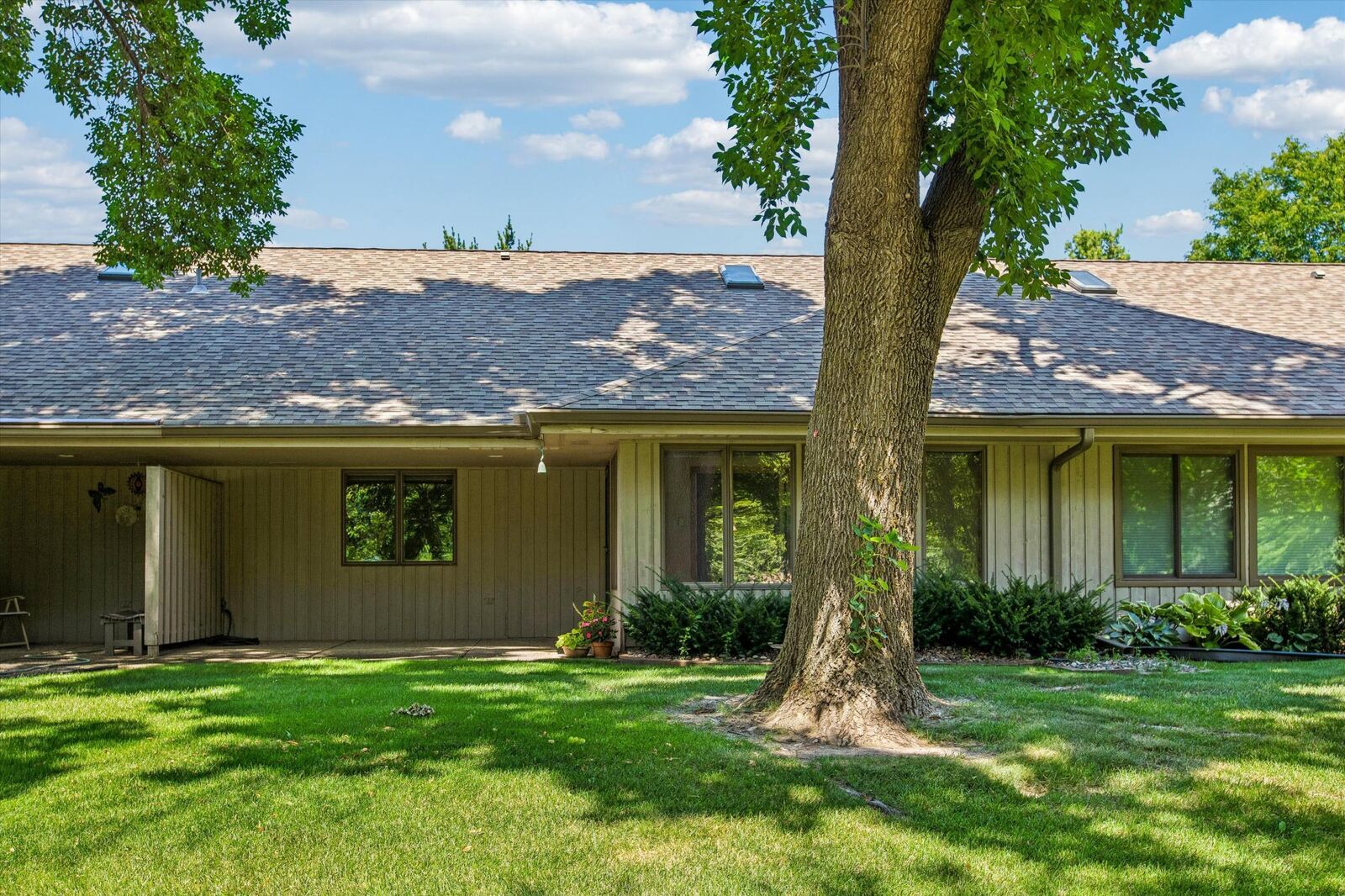Property Photo:  609 Meldahl Lane  MN 55057 