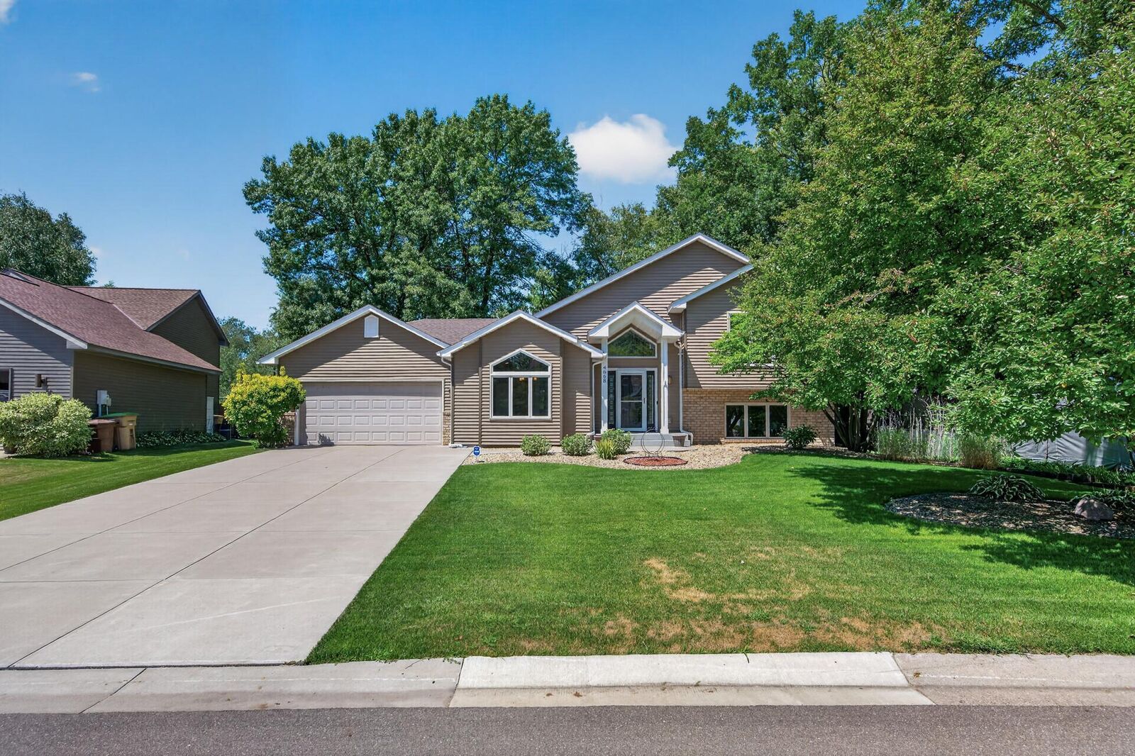 Property Photo:  4668 Hale Avenue N  MN 55128 