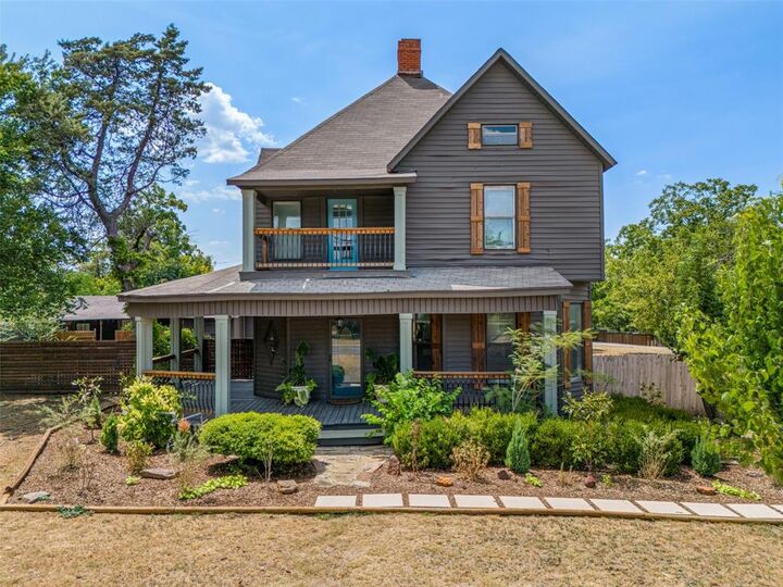 Property Photo:  1005 N Trinity Street  TX 76234 