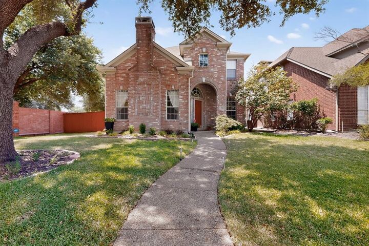 Property Photo:  300 Cosbie Drive  TX 75063 