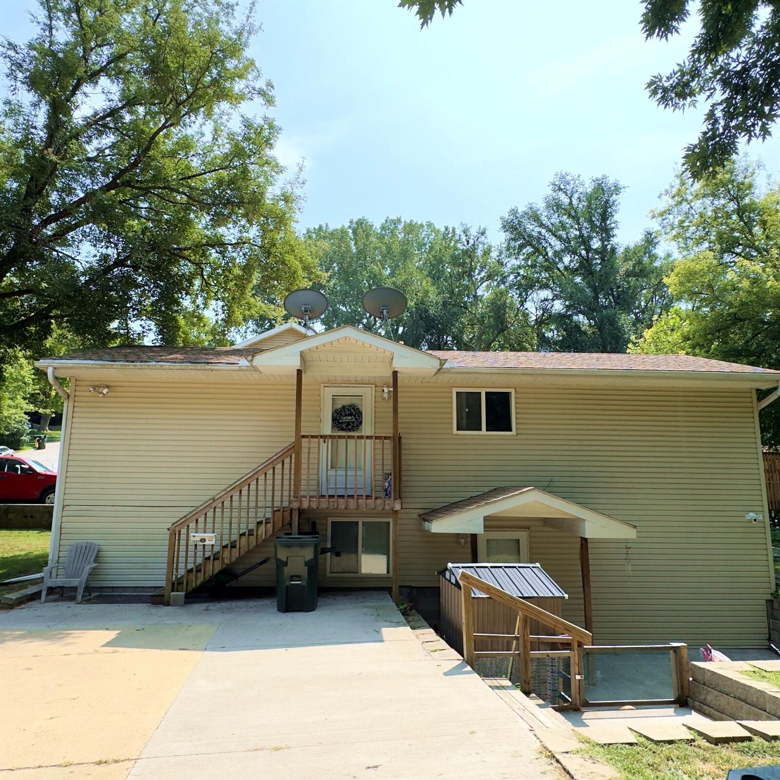 Property Photo: 1001-03 S Rustin St IA 51106