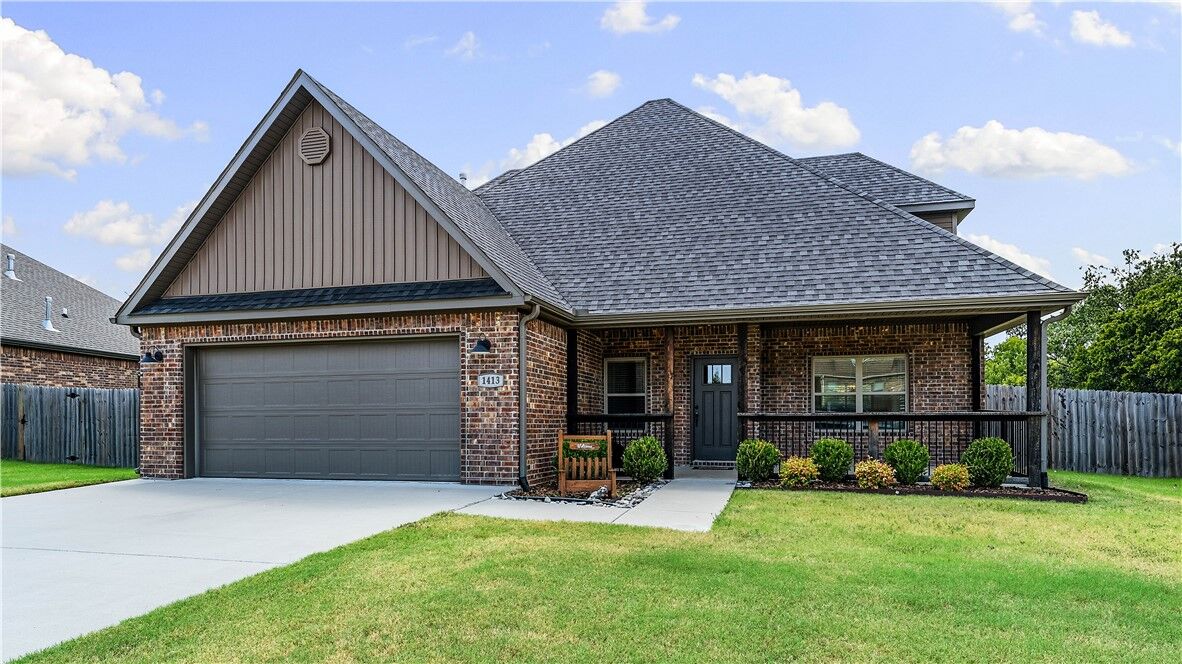 Property Photo:  1413 Reagan Avenue  AR 72734 
