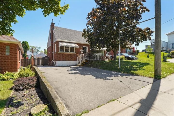 Property Photo:  233 Auburn Avenue  ON L8K 3B7 