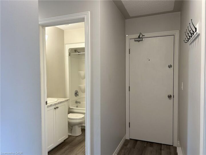 Property Photo:  15 Montclair Crescent 2  ON N3Y 4P1 