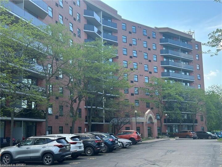 Property Photo: 9 Bonheur Court 506 ON N3P 1Z5