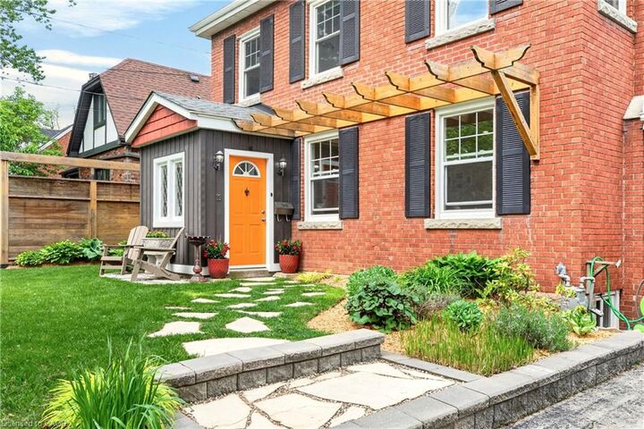 13 Tweedsmuir Avenue — photo 1