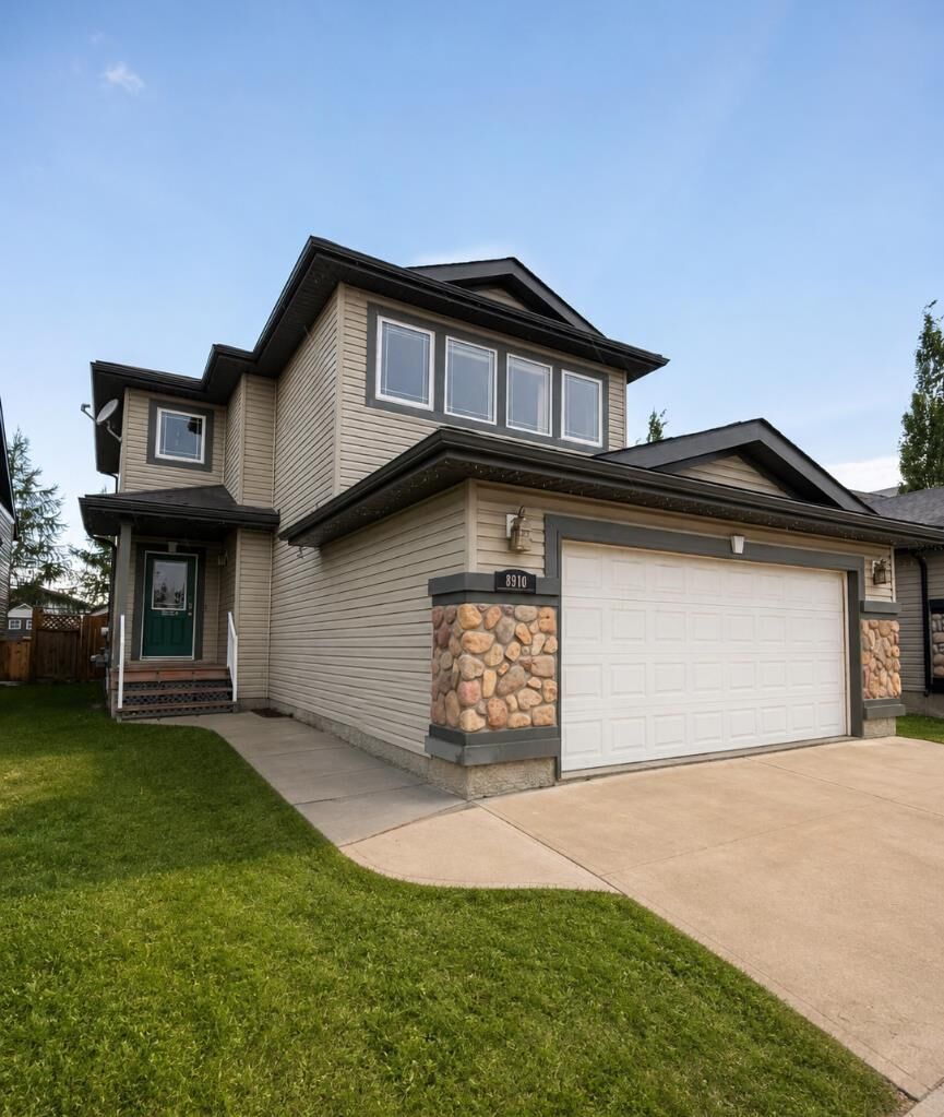 Property Photo: 8910 Willow Drive AB T8X 0C6