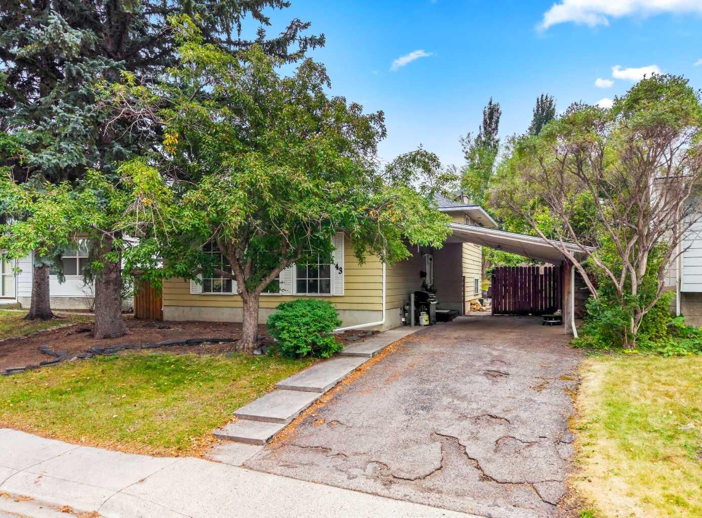 Property Photo: 43 Lake Sylvan Close SE AB T2J 3E5