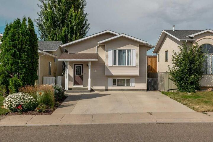 Property Photo: 94 Assiniboia Way W AB T1K 6X3