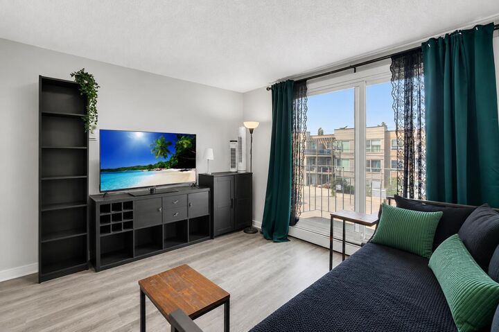 Property Photo: 3511 15 Street SW 11 AB T2T 4A4
