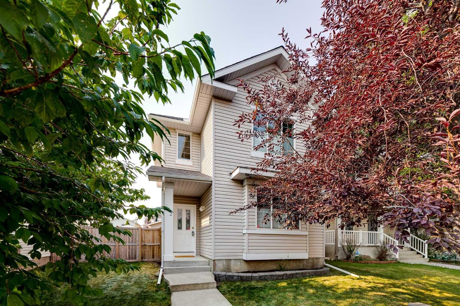 Property Photo:  152 Covewood Green NE  AB T3K 5G6 