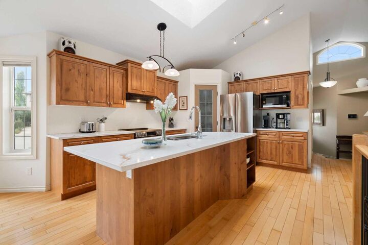 Property Photo: 19 Rockmont Court NW AB T3G 5V8