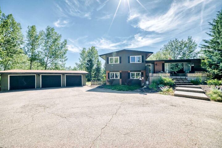 Property Photo:  33165 Huggard Road  AB T3Z 2C4 