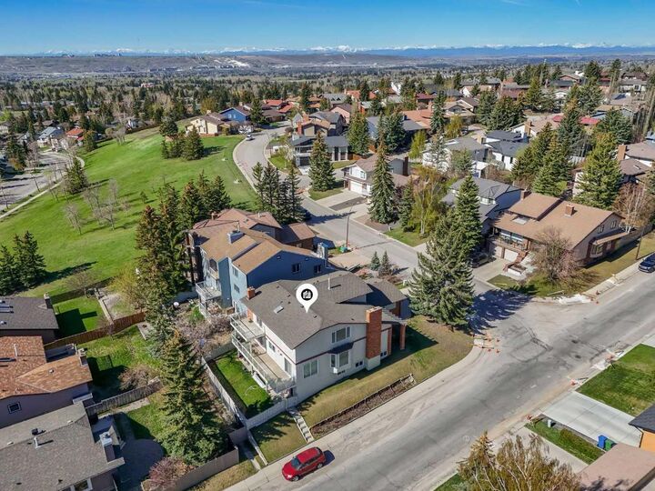 Property Photo: 4 Edgehill Crescent NW AB T3A 2X6