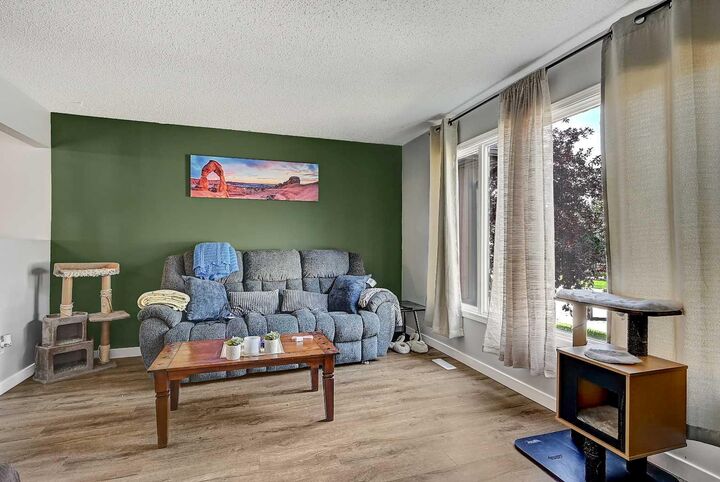 Property Photo: 7107 93 Street AB T8V 6H4