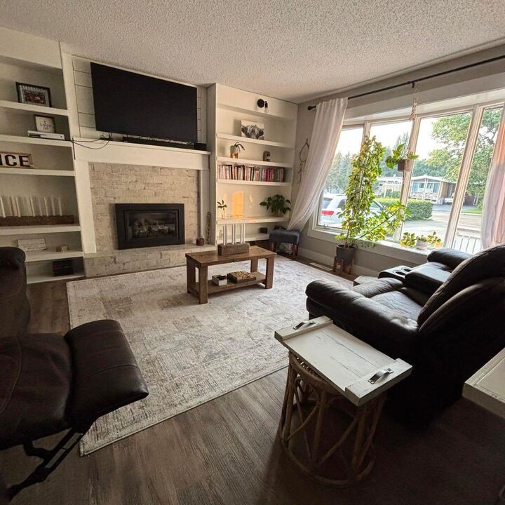 Property Photo:  9827 105 Avenue  AB T8V 1G7 