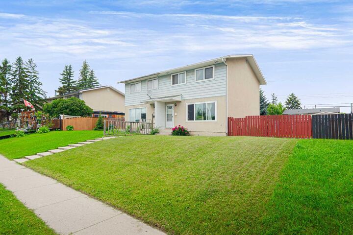 Property Photo: 5412 14 Avenue SE AB T2A 0L3