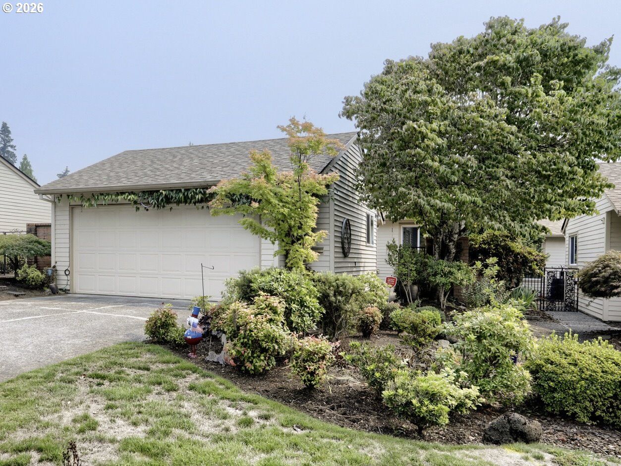 Property Photo: 15710 SW Greens Way OR 97224
