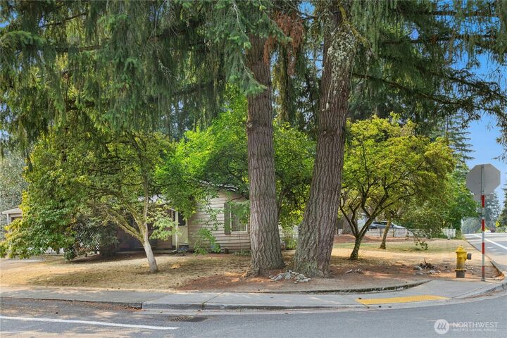 Property Photo: 17103 NE 95th Street WA 98052