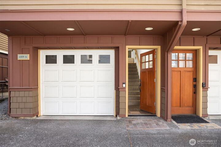 Property Photo:  4315  Linden Avenue N A  WA 98103 