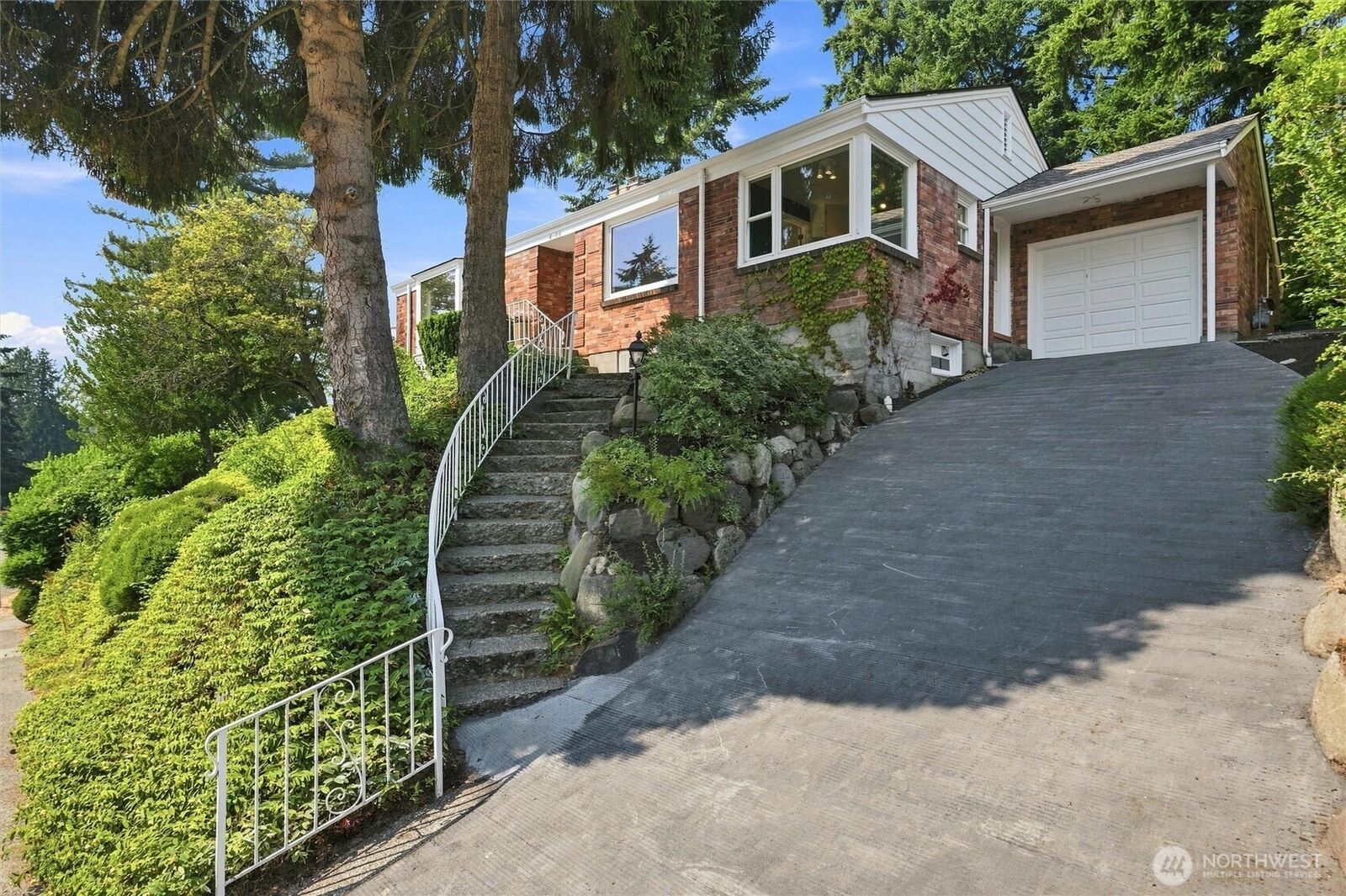 Property Photo: 4806 Purdue Avenue NE WA 98105