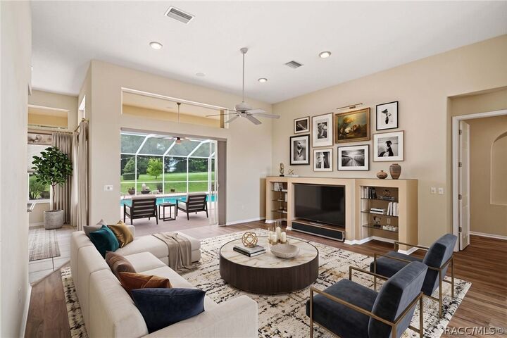 Property Photo: 926 E Triple Crown Loop FL 34442