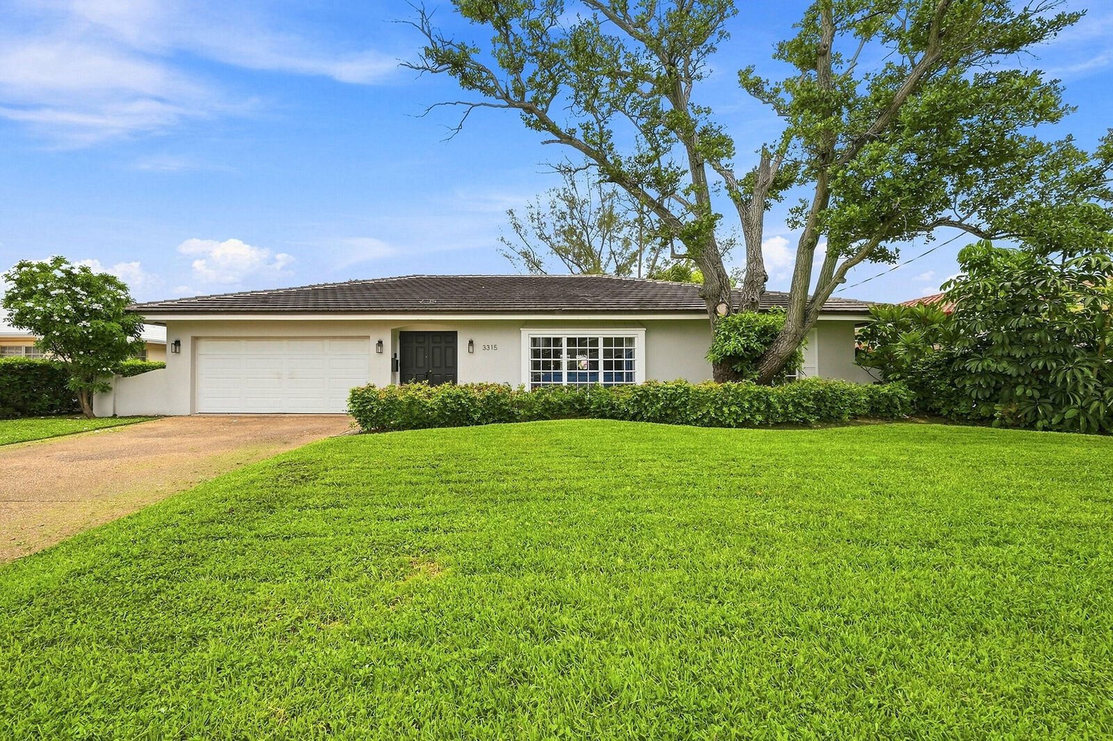 Property Photo:  3315 NE 42nd Court  FL 33308 