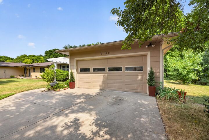 Property Photo: 2100 N Ridgewood Dr KS 67208