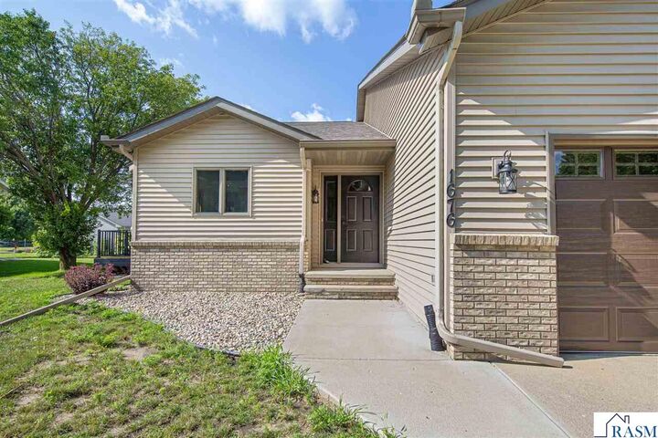 Property Photo: 1676 Castle Drive MN 56003