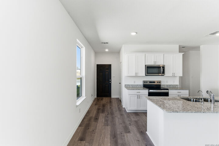 Property Photo: 1210 Warbler Pass TX 78124
