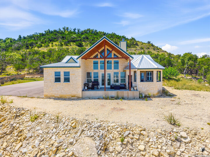 Property Photo: 348 White Oak Dr TX 78133