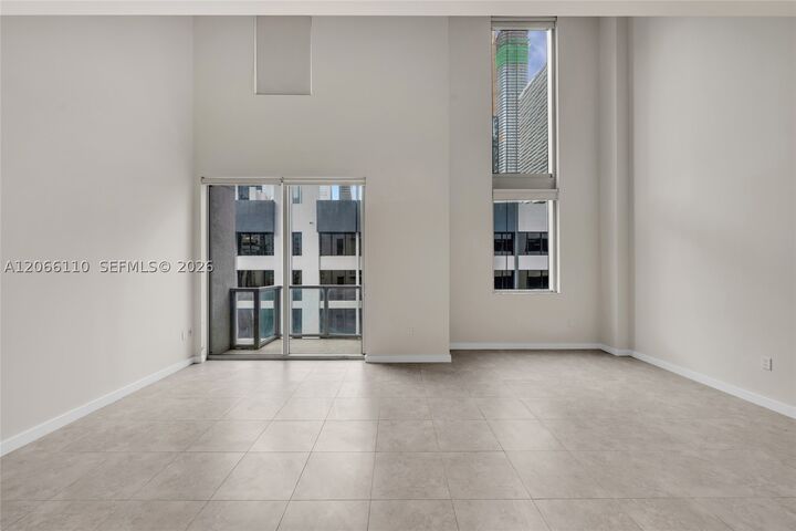 Property Photo:  1060 Brickell Ave 815  FL 33131 