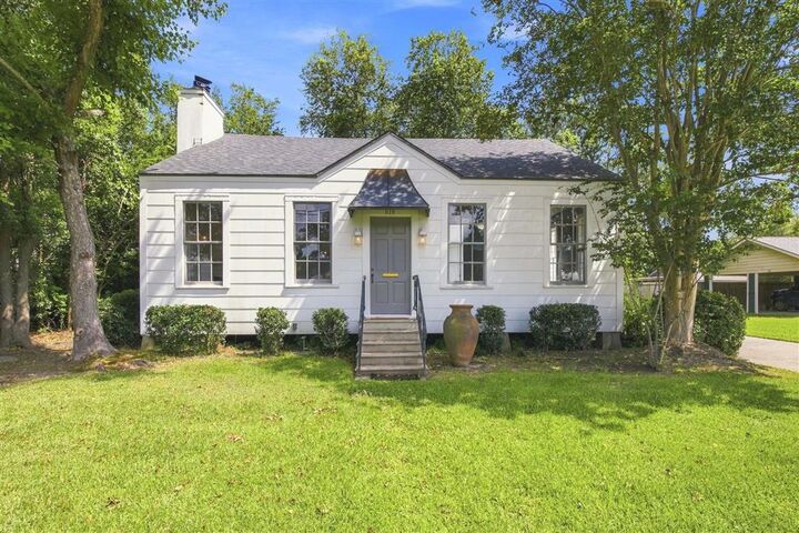 Property Photo: 616 W Sallier Street W LA 70601