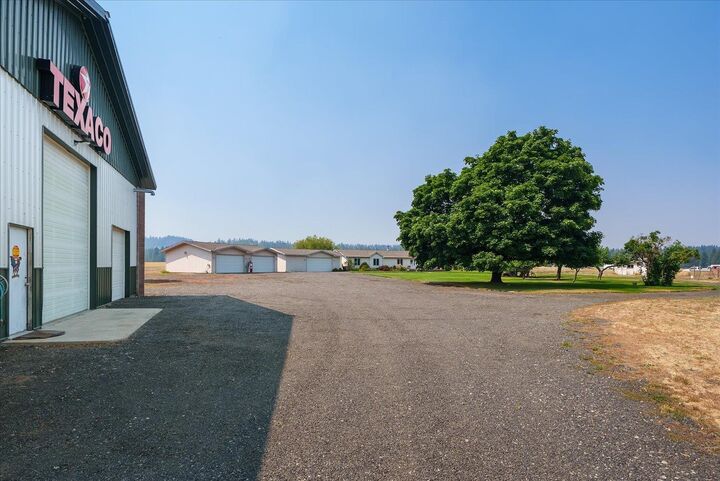 Property Photo: 20211 N Austin Rd WA 99005