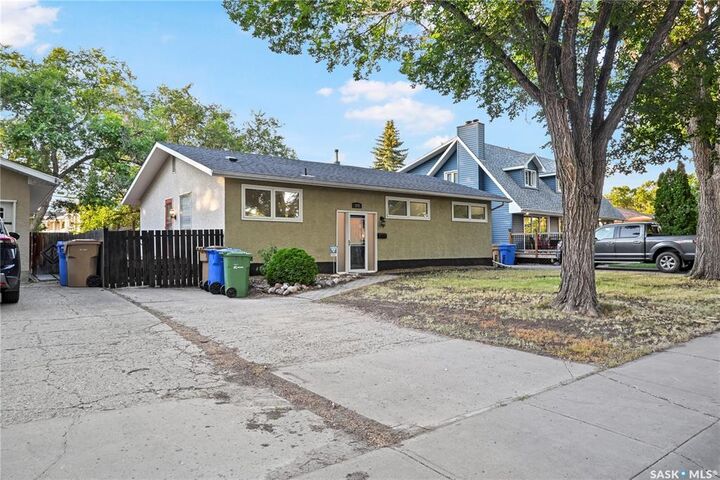 Property Photo: 828 Shannon Road SK S4S 5K2