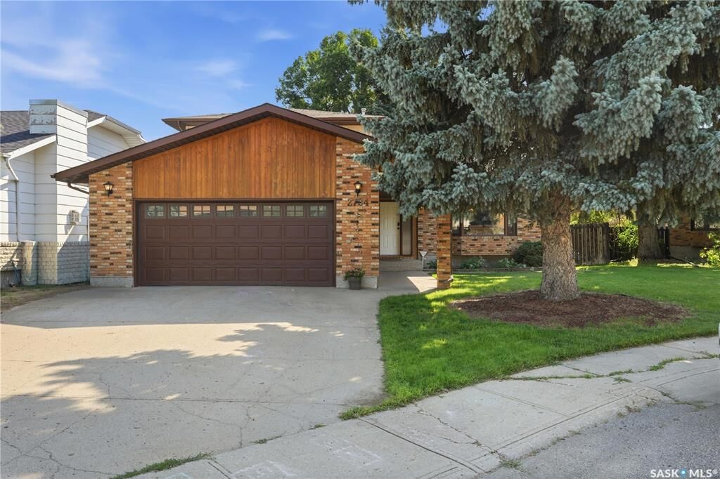 Property Photo: 2734 Poplar Place E SK S4V 1X8