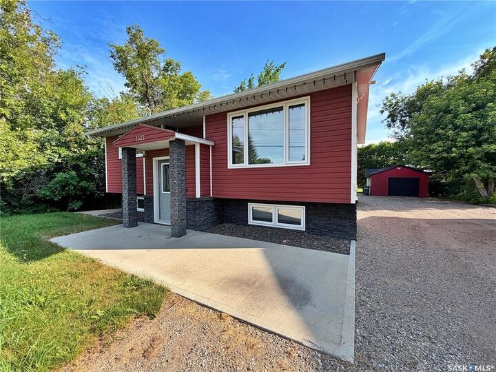 Property Photo:  1522 Broadway Avenue  SK S0G 3N0 