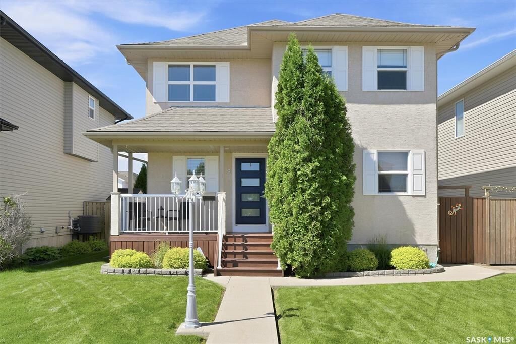 Property Photo: 911 Maguire Crescent SK S7W 1A5
