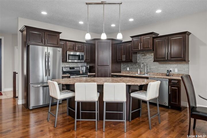 Property Photo: 2805 Lakeview Drive 15 SK S6W 0A4