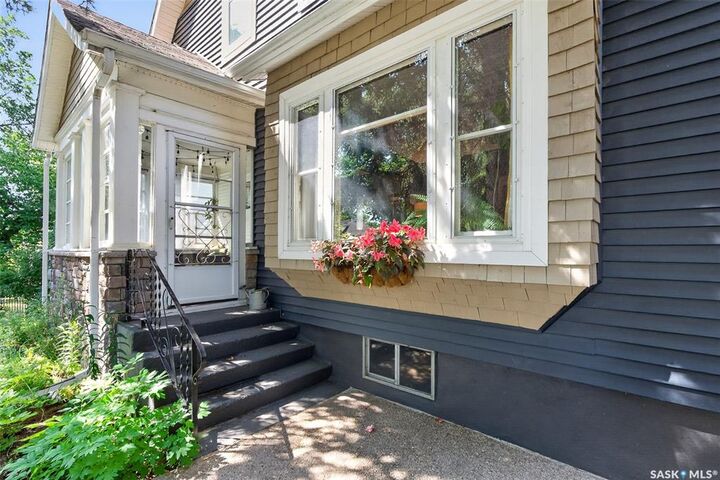 Property Photo: 1046 Clifton Avenue SK S6H 3L2