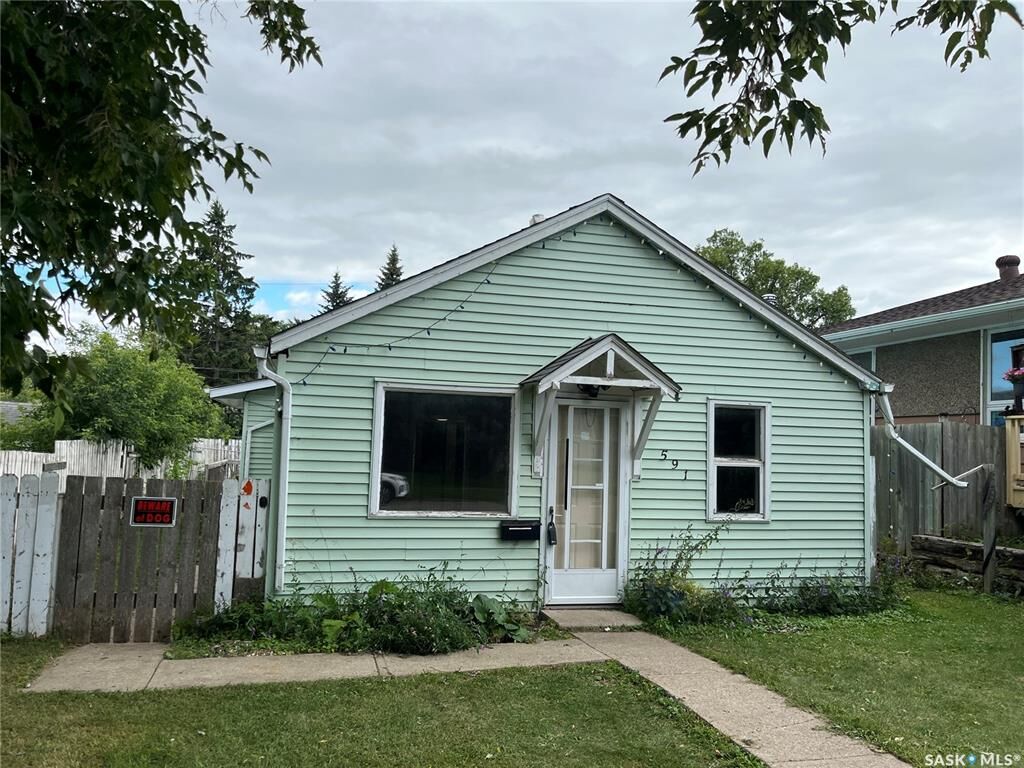 Property Photo: 591 23rd Street E SK S6V 1R1