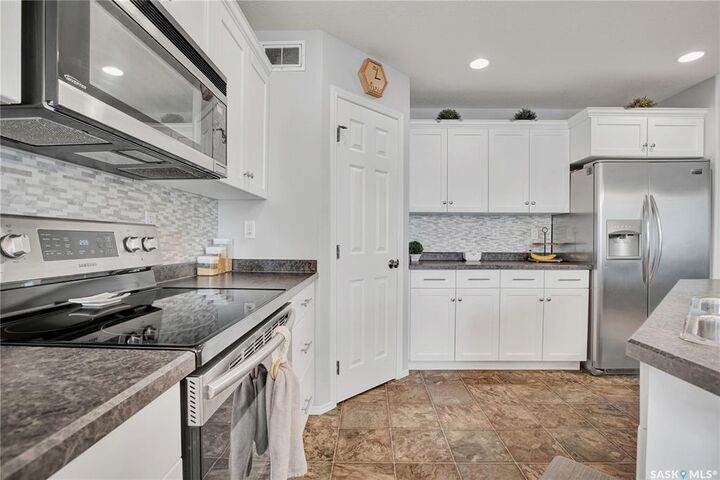 Property Photo:  118 Meadowlark Park  SK S0K 0A1 
